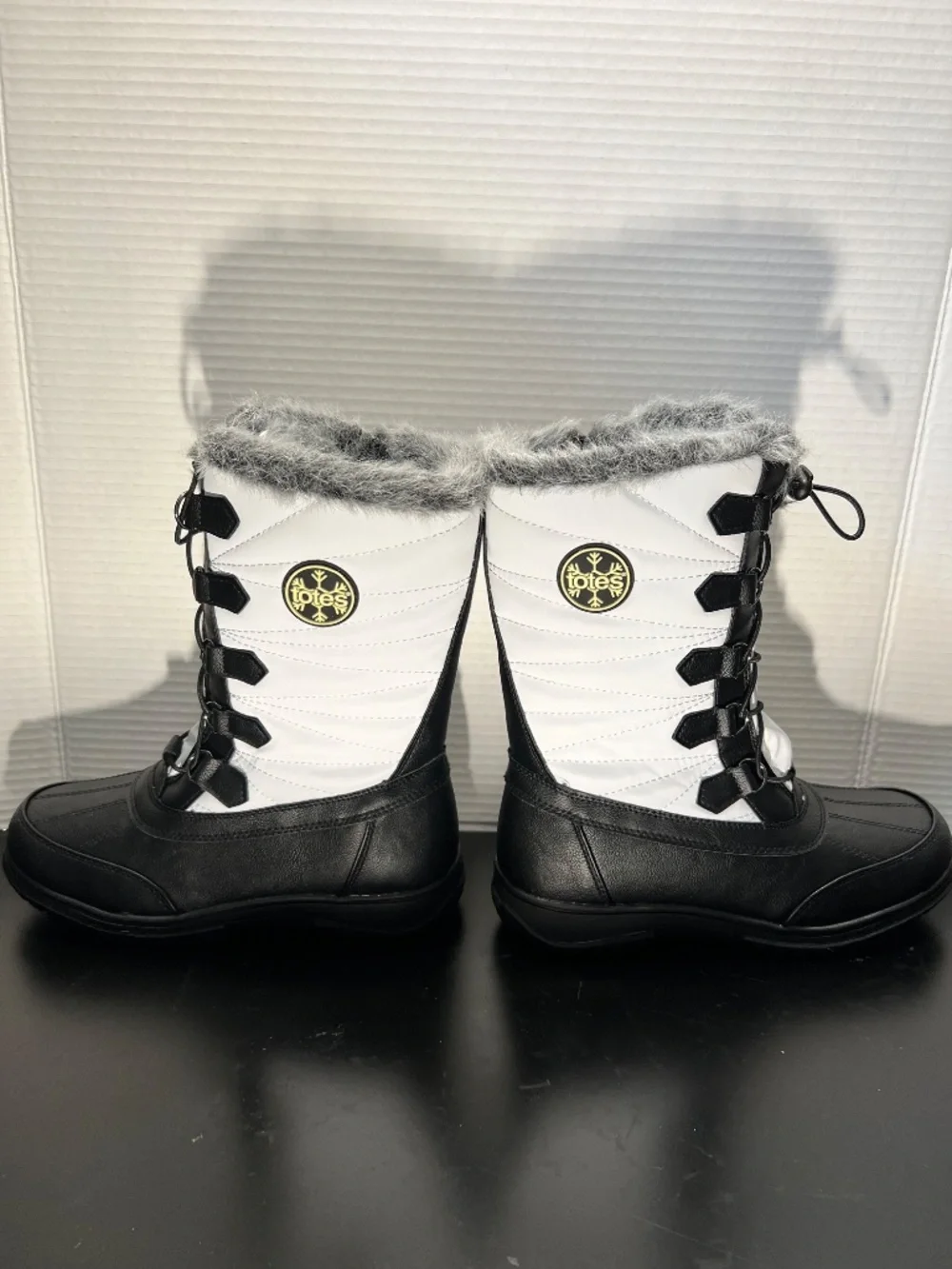 TOTES ALEXIS WOMEN'S WINTER SNOW BOOT Style: Alexis | Color: White | Size: 6M